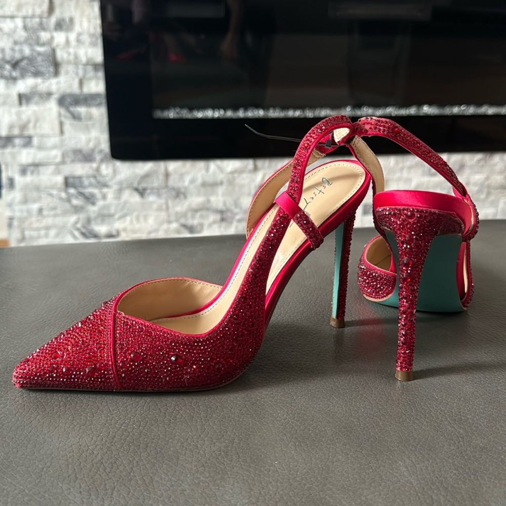 Betsey Johnson Rocky red Rhinestone Slingback Heels 👠